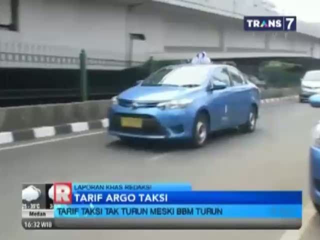 Tarif Taksi Tak Turun Meski BBM Turun