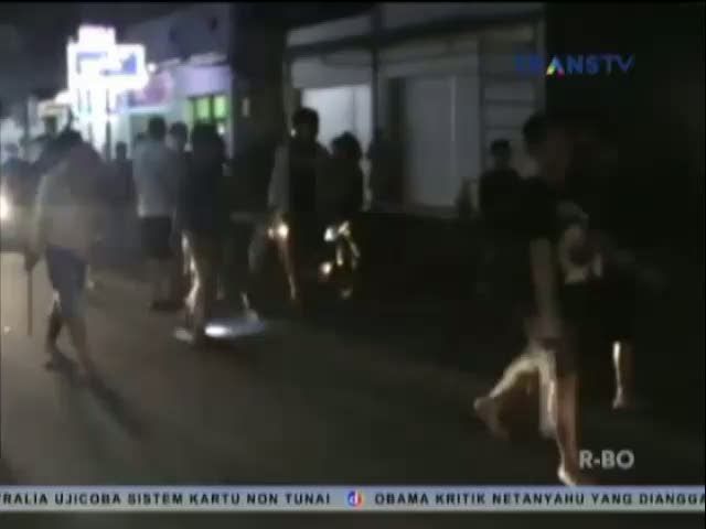 Dua Kelompok Warga Saling Kejar Menggunakan Senjata Tajam