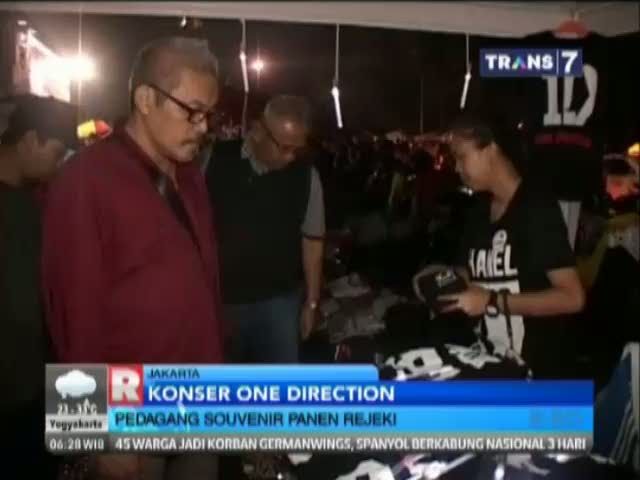 Konser One Direction, Pedagang Souvenir Panen Rejeki