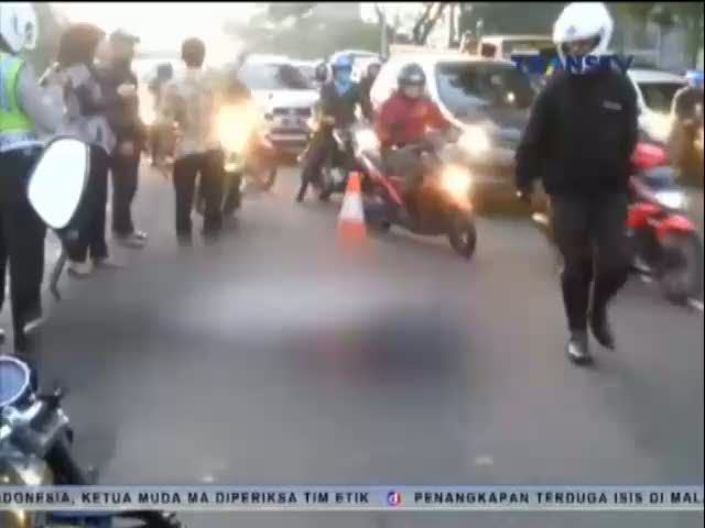 Hindari Jalur Busway, Pemotor ini Malah Tewas Ditabrak Truk