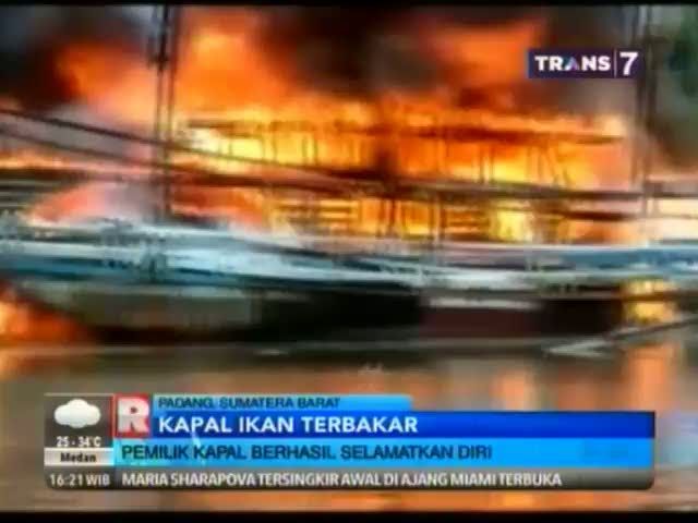 Dua Kapal Ikan Terbakar