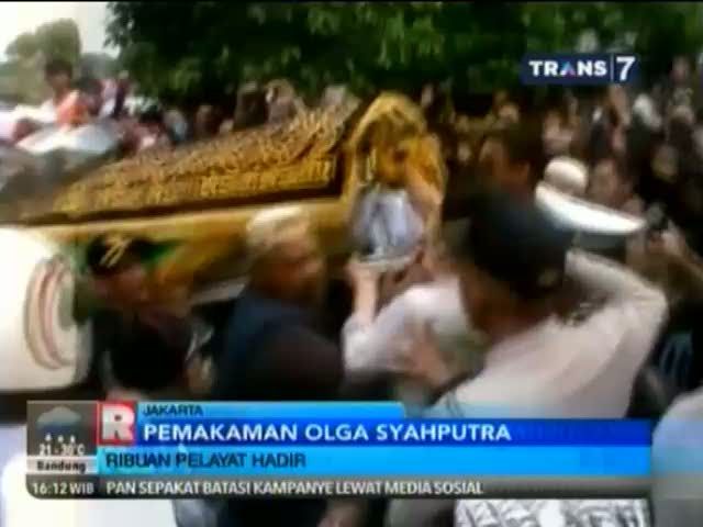 Ribuan Pelayat Hadiri Pemakaman Olga Syahputra