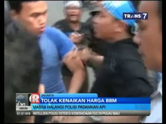 Demo Tolak Kenaikan BBM Ricuh