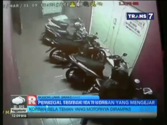 Aksi Pencuri Motor di Rumah Kontrakan Terekam CCTV