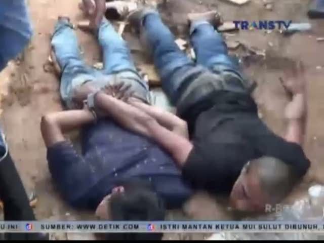 Aparat Gabungan TNI dan Polri Gerebek Kampung Narkoba