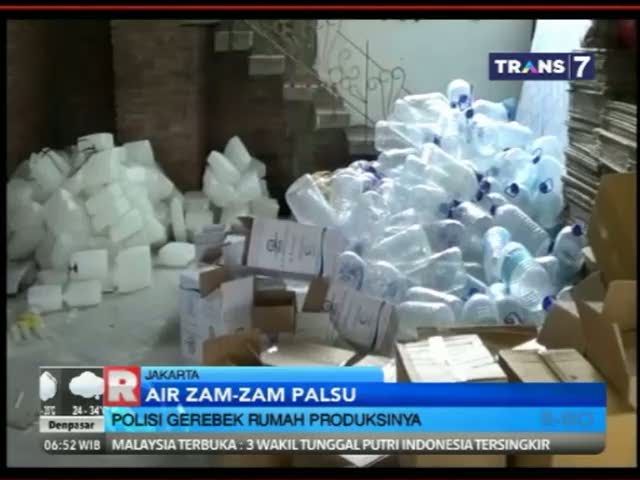 Polisi Gerebek Rumah Produksi Air Zam-zam Palsu