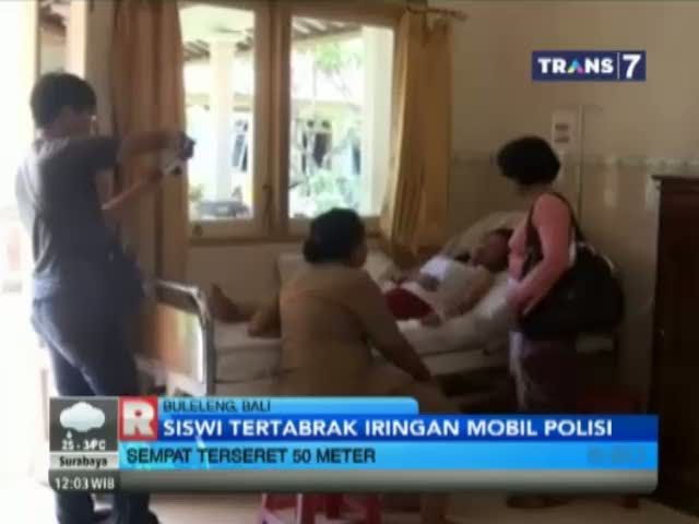 Siswi Tertabrak Iringan Mobil Polisi 