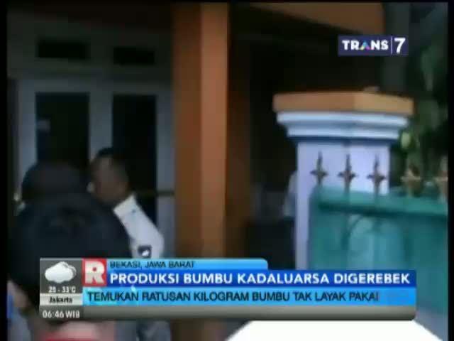 Polisi Grebek Pabrik Bumbu Kadaluarsa