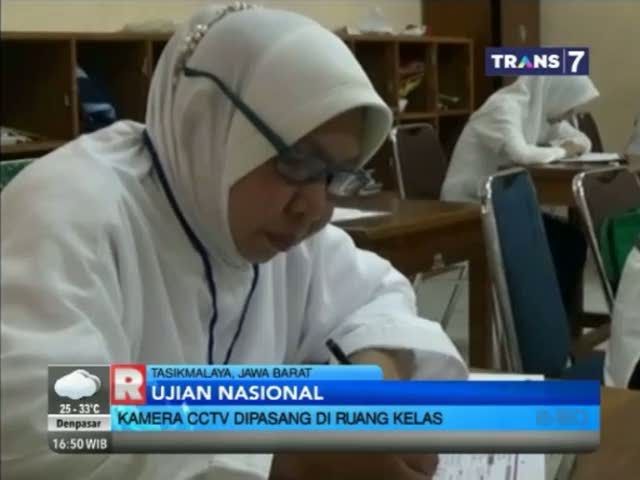 Nenek 61 Tahun Semangat Ikut Ujian Nasional