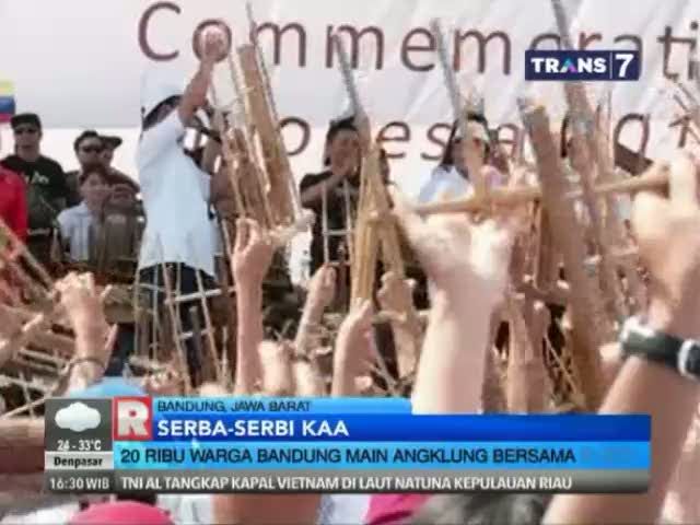 20 Ribu Warga Bandung Main Angklung Bersama 