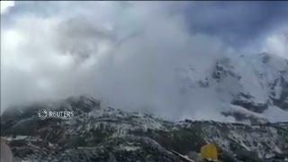 Gempa Susulan Nepal Menyebabkan Everest Longsor