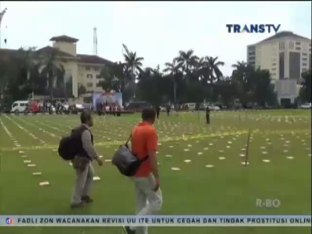 2 Ton Ganja Digeletakkan di Lapangan Mabes Polri