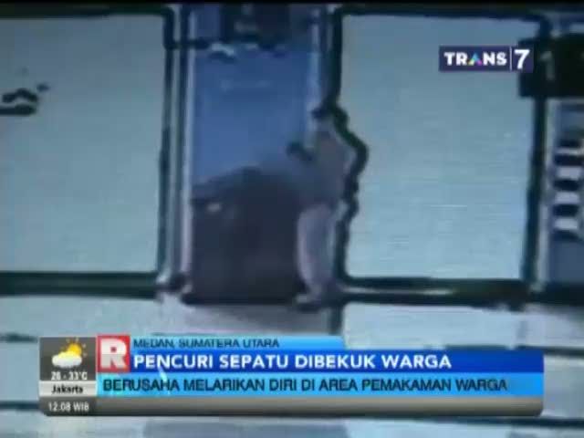 Pencurian Kotak Amal Terekam CCTV