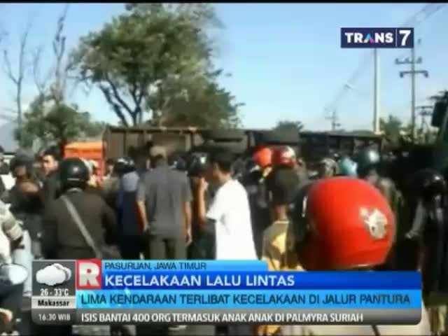 5 Kendaraan Terlibat Kecelakaan Beruntun
