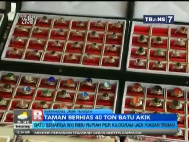 Seorang Pengusaha Jadikan Batu Akik Sebagi Hiasan Taman
