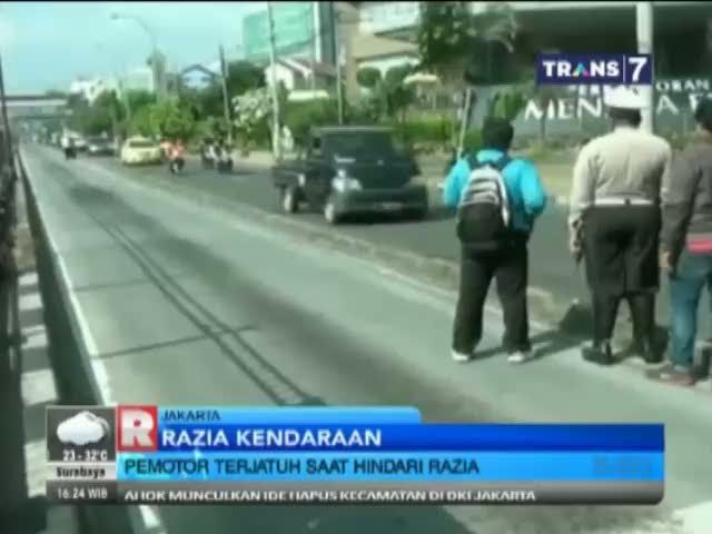 Pemotor Terjatuh Saat Razia Hindari Razia