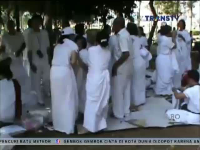 Berkumpul di Monas, Lia Eden Mengaku Mendapat Perintah ke Langit