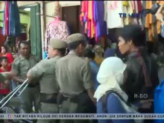 Lapak Pedang Kaki Lima di Tanah Abang di Bongkar