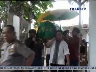 Jasad Putri Korban Pembunuhan Dimakamkan