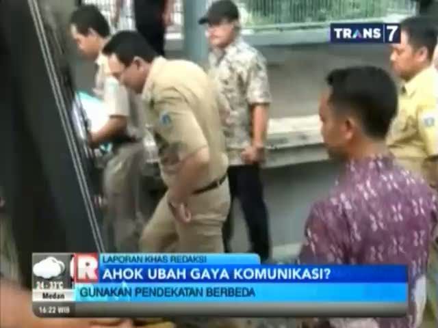 Ke Stasiun Kampung Bandan, Ahok Naik Kereta Lori