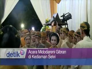 Kehangatan Dua Keluarga Besar dalam Pernikahan Gibran-Selvi