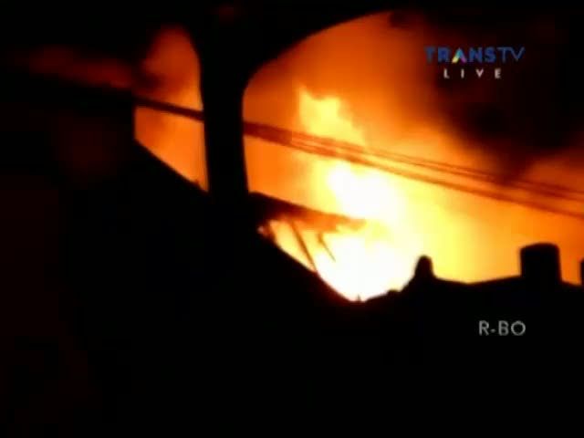 3 Orang Tewas Terjebak Kebakaran Dalam Toko