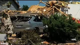 Reruntuhan Rumah-Rumah Ini Masih Berserakan Diterjang Tornado