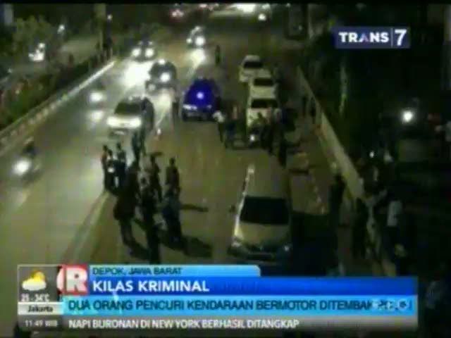 Polisi Tembak Pencuri Mobil di Depan Depok Town Square