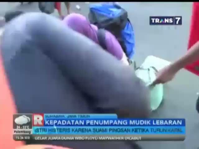 Suami Turun Kapal Lalu Pingsan, Istri Histeris