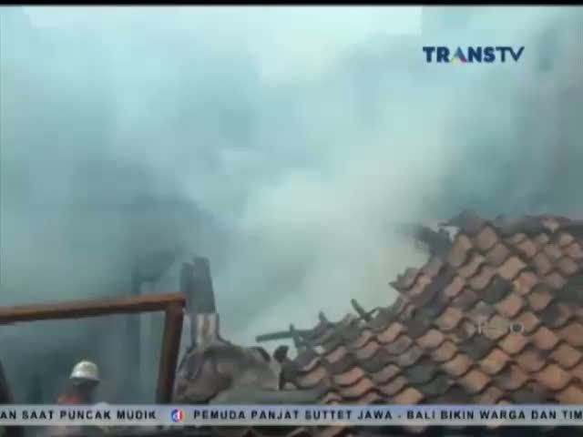 Kebakaran Menimpa Puluhan Rumah Kost