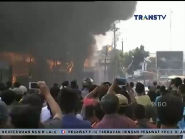 Tabung Gas 3 KG Meledak 5 Ruko Terbakar