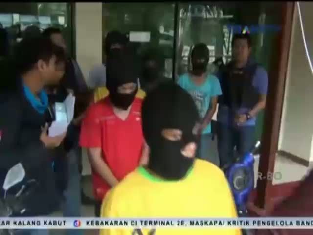 Rebutan Wanita Seorang pria Tewas Dianiaya Temannya Sendiri