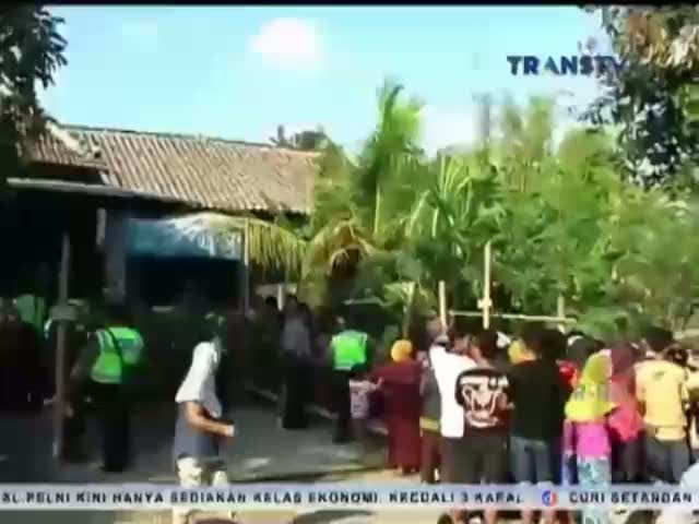 Nazar Terkabul Ratusan Warga Miskin di Santuni