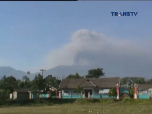 Gunung Raung Masih Semburkan Abu Vulkanik