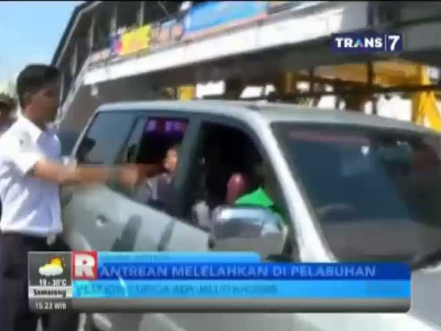 Antrean Melelahkan di Pelabuhan Bikin Pemudik Emosi