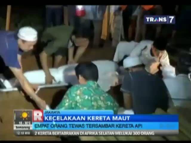 4 Orang Tewas Tersambar Kereta Api