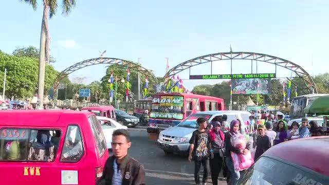 Lebaran Tahun Ini, Ragunan Lebih Ramai Pengunjung