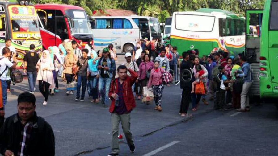 Part 4 - Terminal Kampung Rambutan Dipenuhi Pemudik