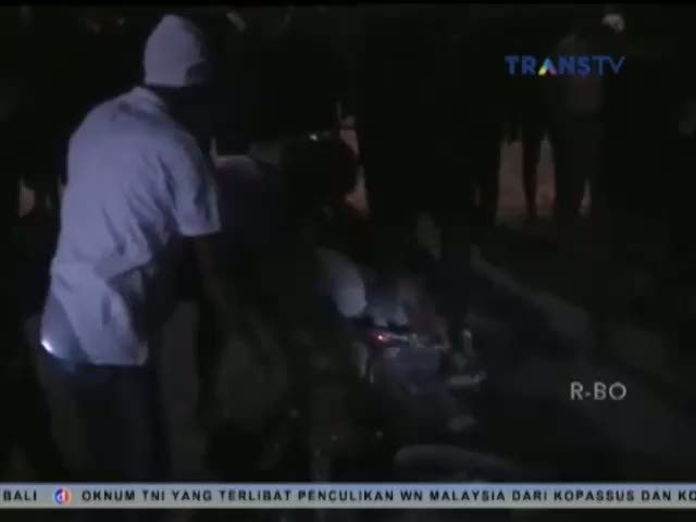 Warga Pukuli Pencuri Ikan Koi