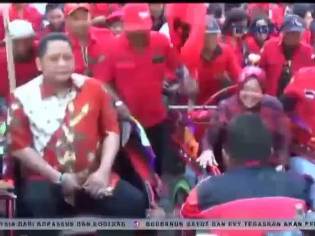 Risma Wisnu Daftar ke KPU Surabaya