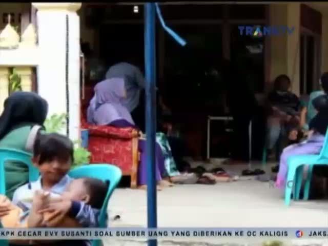 Tersinggung, Polisi Tusuk Pegawai Honorer 