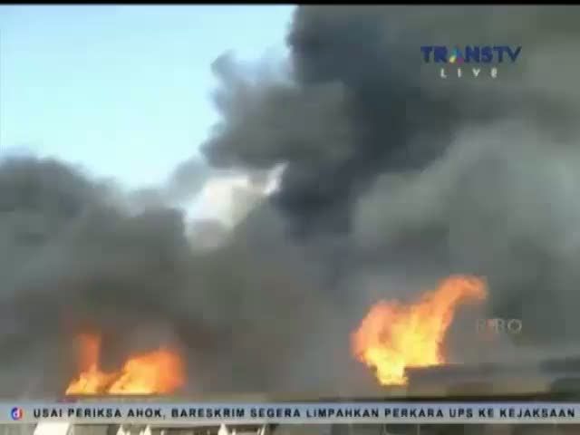Gudang Karpet Berbahan Karet Habis Dilalap Api