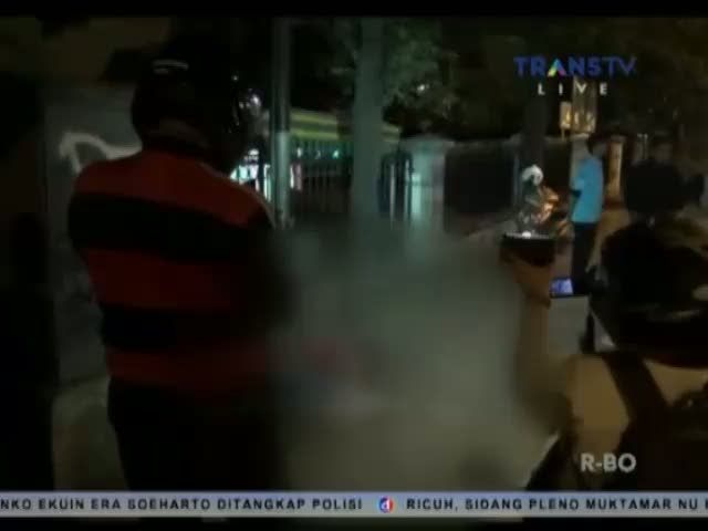 Lari, Begal Dikeroyok Warga