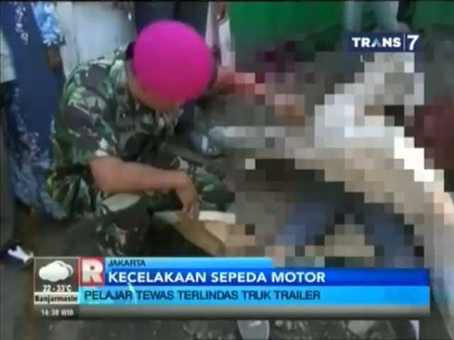 Pelajar Tewas Terlindas Truk Trailer