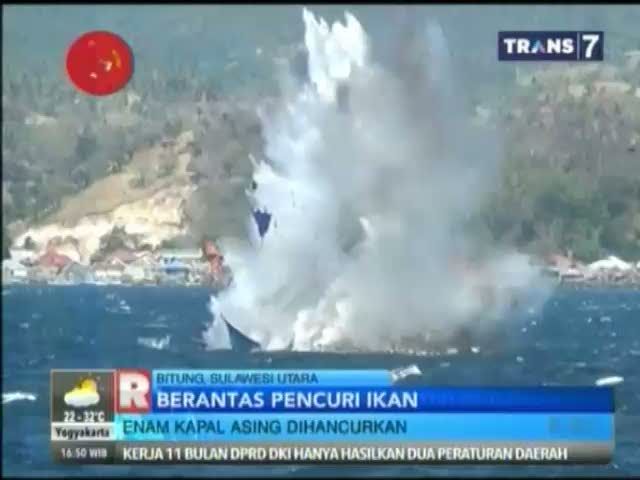 Kapal Pencuri Ikan Diledakkan