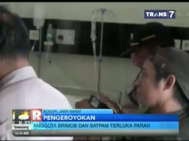Anggota Brimob Babak Belur