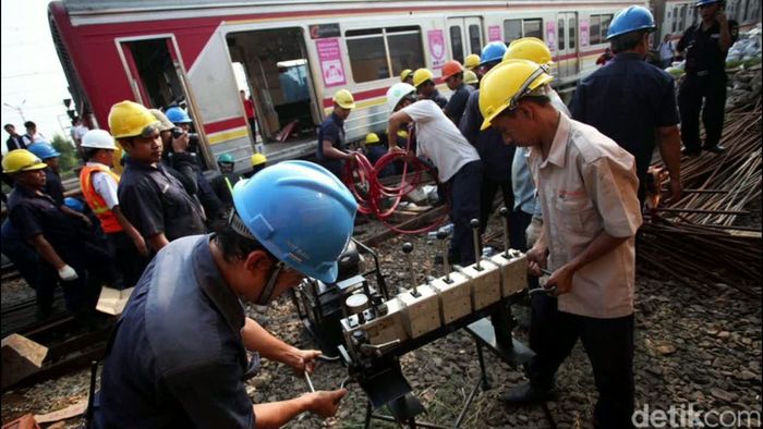 Part 2 - Perbaikan Kereta Anjlok Di Jakarta