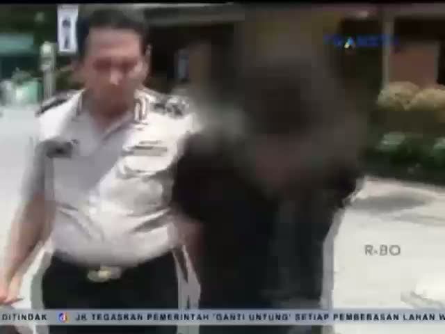 Pelaku Hipnotis Babak Belur Dihajar Warga
