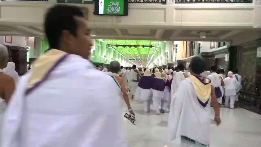 Jemaah Indonesia Silih Berganti Umroh di Masjidil Haram