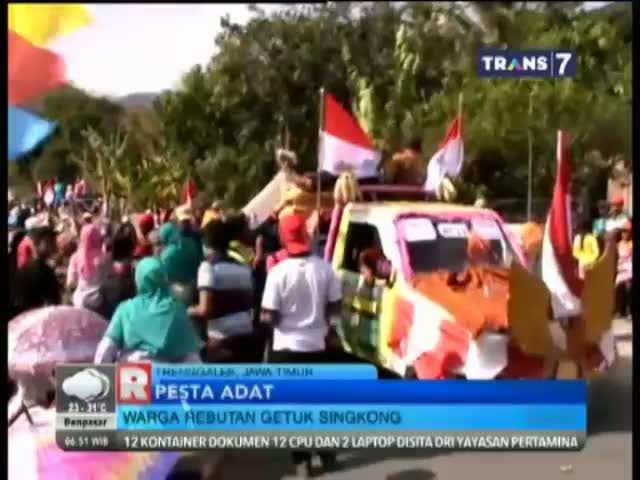 Pesta Adat Dengan Berebut Getuk dan Tumpeng Tiwul